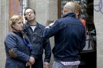 Ocupantes de las galer�as esperaban noticias en la ma�ana de ayer.