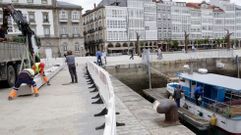 Colocaci�n banco de piedra en La d�rsena de A Coru�a 