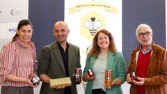 Vanessa Ucha, concejala de Turismo de O Porri�o; Alejandro Lorenzo, alcalde de O Porri�o; Esther Ordo�ez, Presidenta IGP Mel de Galicia; y
Jos� Mar�a Seijo, presidente Agrupaci�n Ap�cola de Galicia