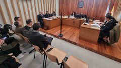 Los acusados ayer en el juicio por el accidente laboral en el que muri� un operario
