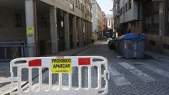 Las obras en la calle Ribeira de Canedo imped�an aparcar.