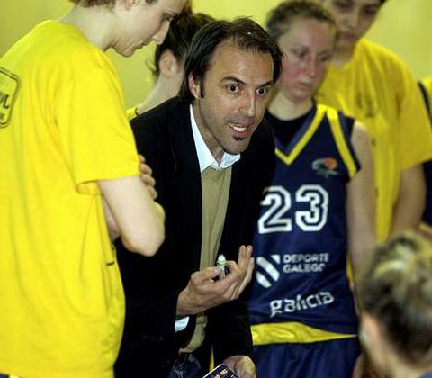 Lino L�pez afronta su cuarta temporada consecutiva como t�cnico del Universitario. 