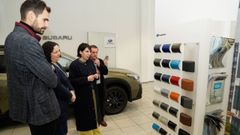 La conselleira, Mar�a Jes�s Lorenzana, segunda por la derecha, visit� el concesionario Galcar en A Coru�a