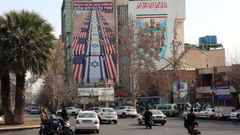 Una valla publicitaria contra Estados Unidos e Israel, en Teher&aacute;n.