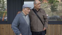 Florentino acompa�a a diario a su padre al centro de d�a especializado en alzh�imer de Afaor