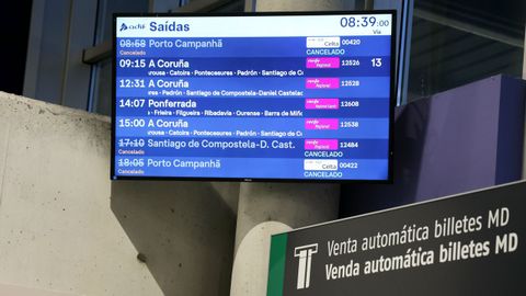 Poco movimiento de pasajeros en la estaci�n de Vigo Guixar en el primer d�a de huelga de maquinistas