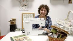 Sonia Martnez es una de las alumnas ms jvenes de labores en El Taller de MaruSana. Se inscribi a mediados del curso pasado en el antiguo local y contina desde abril en el nuevo (en el nmero 42 de la Repblica Arxentina), donde han puesto marcha nuevas actividades como zentangle, modelado y cermica, calceta nrdica, un taller de dibujo meditativo o de amigurumis.