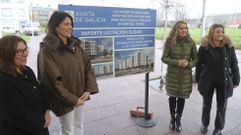 La conselleira de Vivenda, Mar�a Mart�nez Allegue -segunda por la izquierda- visit� la parcela donde se construir� el nuevo inmueble junto a otras representantes de la Xunta y el Concello.