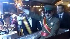 Pelayo Gonz�lez entra en la fiesta de Halloween disfrazado de Franco en un ata�d