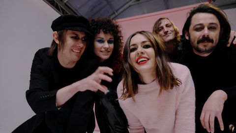 Maika Makovski (en primer t�rmino) presenta su disco �MKMK�. 
