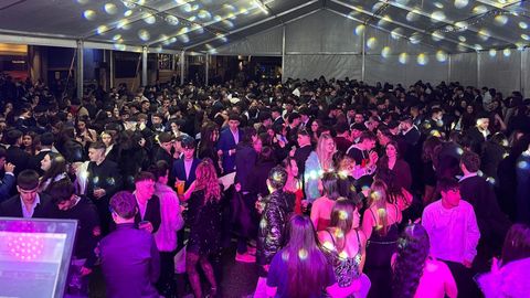 Fiesta de Fin de A�o en la carpa municipal de Ribeira