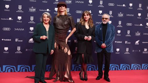 Los actores Petra Mart�nez, Antonio Dur�n y Samantha Hudson posan en la alfombra roja