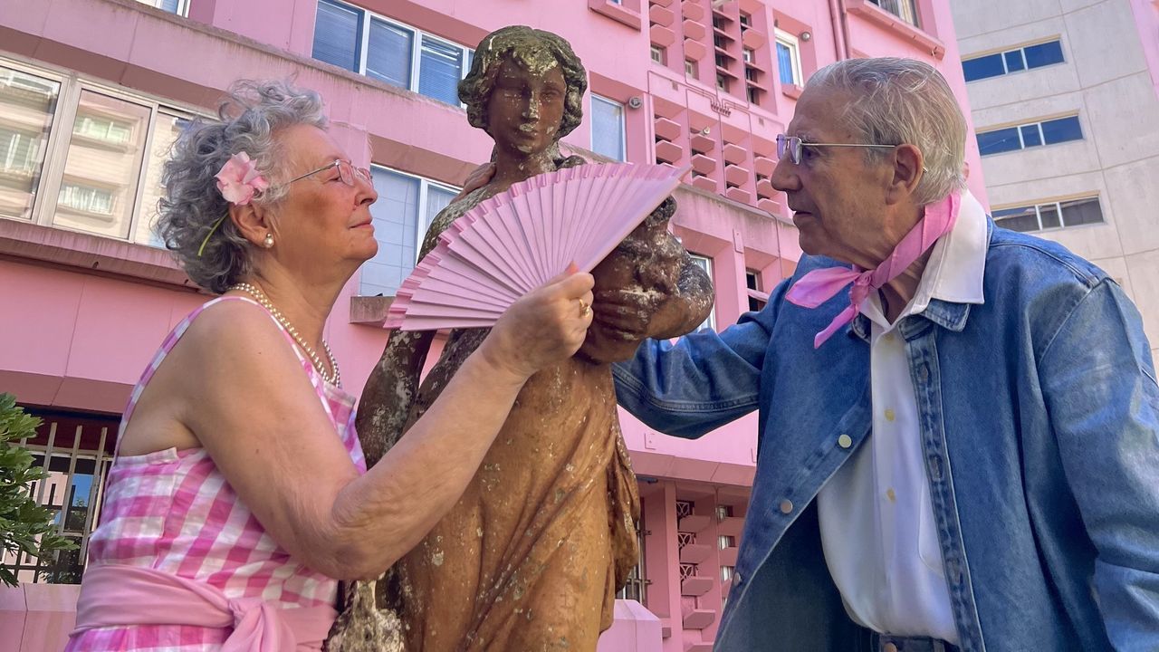 Los abuelos Barbie y Ken de Ferrol: «Mi abuela está viviendo sus dieciséis  años. A él le da más vergüenza»