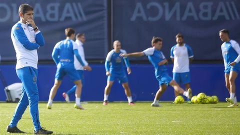 Antonio Hidalgo, durante un entrenamiento del Deportivo en Abegondo