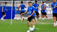 Kevin S�nchez, golpeando el bal�n durante un entrenamiento de esta pretemporada.