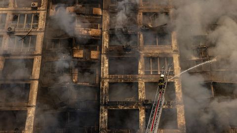 Estado de un bloque de viviendas en Kiev tras los ltimos bombardeos rusos