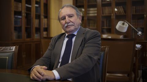 El presidente del Consello da Avogaca Galega, Luis Torres, en el Colegio de Abogados de Ferrol.