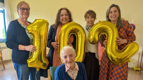 La vimiancesa Mar�a Mira recibi� una visita muy especial para celebrar su 102 aniversario