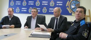 Manuel Fontao, Isaac Maceiras, Ricardo Fern�ndez y Ram�n Vali�o, ayer, en el Concello de A Pobra. 