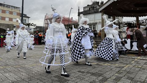 En Vilalba participaron una treintena de grupos en el desfile.