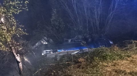 El cami�n qued� calcinado y el fuego se propag� a la zona m�s cercana