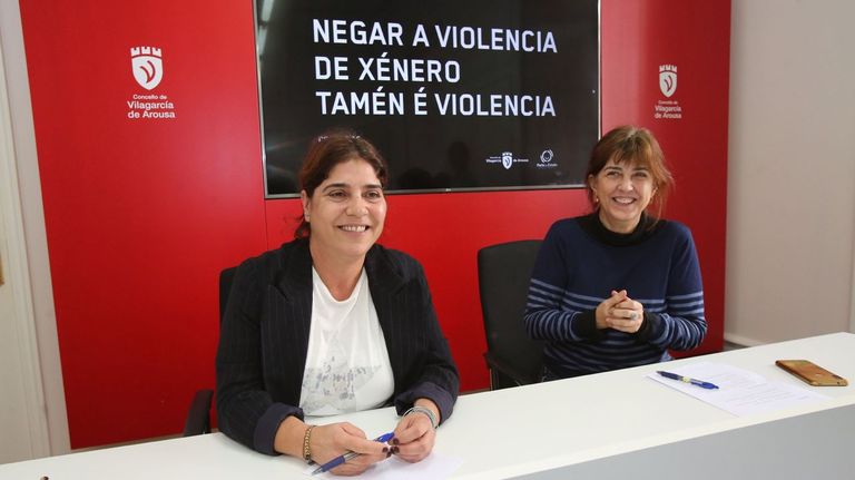 Tania Garc�a, a la izquierda de la imagen, es la concejala de Servicios Sociales