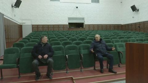 Putin visita la ciudad devastada de Mari�pol