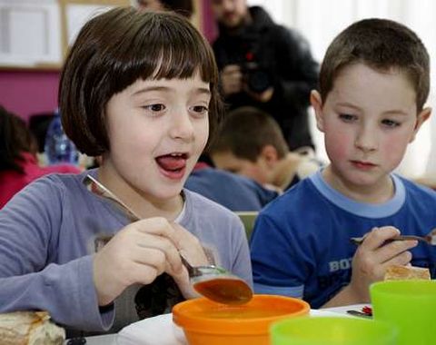 Los padres se interesan por el posible pago por el comedor.