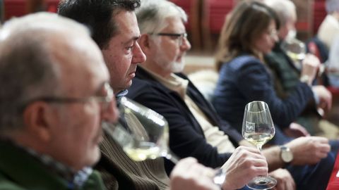 Asistentes a la cata organizada por el consejo regulador de Ribeira Sacra