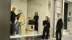El equipo de Ottodisapietro, en la tienda de Juan Fl�rez