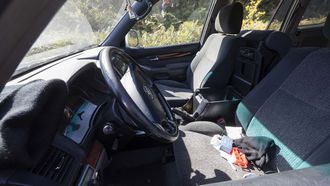 El todoterreno de los narcos. Es el veh�culo que utilizaron en la playa de Arnela. En el interior, un cuchillo y un pasamonta�as. 