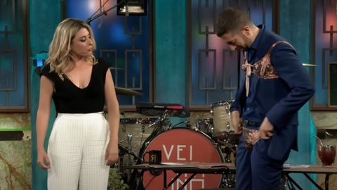 Captura de David Broncano y Valeria Ros en «La revuelta»