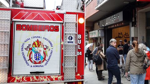 Incendio en la braser�a A Caba�a, en el casco urbano de Ribeira