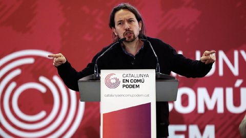 El secretario general de Podemos, Pablo Iglesias, durante la presentaci�n del programa electoral de Catalunya En Com�-Podem (CatCom�-Podem) en el acto celebrado hoy en Sant Adri� de Bes�s (Barcelona), donde ha asegurado que  la derecha espa�ola ha fracasado en construir una imagen atractiva de Espa�a para todos los catalanes y los espa�oles . 