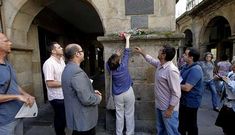 El BNG record� al alcalde represaliado ante la casa en la que estaba la imprenta N�s.