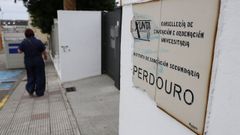 Placa de cer�mica elaborada por Burelarte y situada en el cierre de entrada del IES Perdouro de Burela