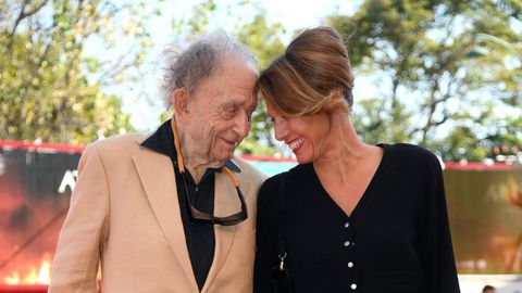 El cineasta Frederick Wiseman y la actriz Nathalie Boutefeu, en Venecia.