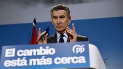 El l�der del PP, Alberto N��ez Feijoo, en la rueda de prensa que ofreci� en G�nova