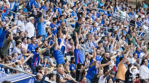 Aficin del Oviedo en el Carlos Tartiere