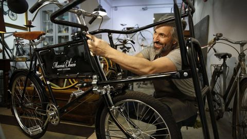 Jo�o Assun��o del taller Bicivintage dedicado a las bicicletas antiguas 