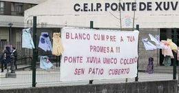 Los padres han llevado a cabo varias protestas para pedir la obra del patio cubierto. 