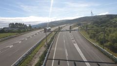 Vista de la bajada de la A-8 de O Fiouco (A Pastoriza) a A Xesta (Abadn)