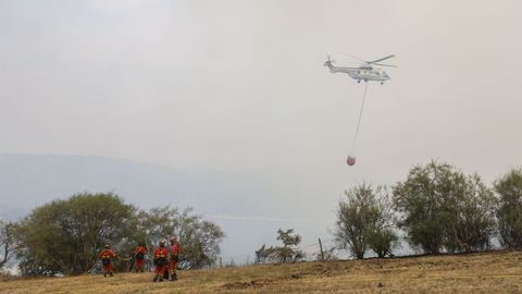 Incendio forestal no Macizo Central Ourensán.