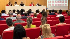 Los concejales de Turismo, Mriam Louzao, y Facenda, Manuel Csar, explicaron ayer a representantes de hoteles, pensiones, albergues y viviendas de uso turstico cuestiones prcticas sobre la gestin del cobro de la tasa turstica