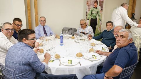 Primer encuentro celebrado en la Pea Miguel ngel tras el fallecimiento del mtico portero