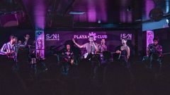 COMBO VIRAMUNDO EN SU CONCIERTO EN EL PLAYA CLUB 