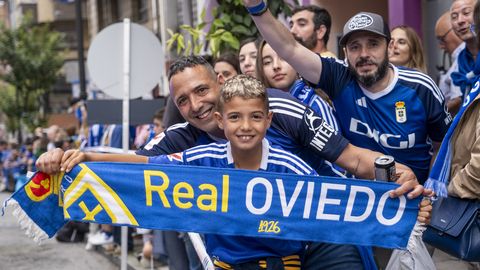 Aficionados del Real Oviedo antes del choque ante el Mirand�s