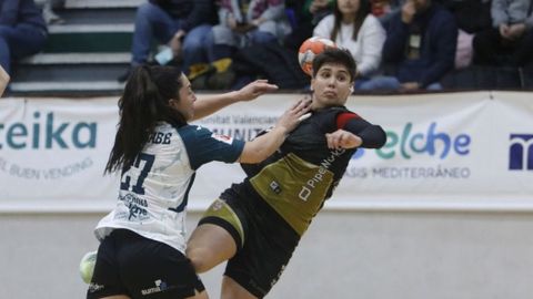 La jugadora del Guard�s de balonmano Cecilia Cacheda.
