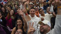 Una imagen del público disfrutando del concierto de Juan Luis Guerra en Sanxenxo antes de que la lluvia obligase a pararlo.