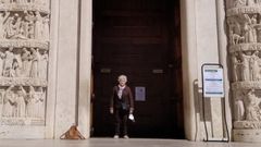 Alicia Garc�a Tenreiro, en la puerta de la bas�lica de Santa Rita de Casia, en Italia